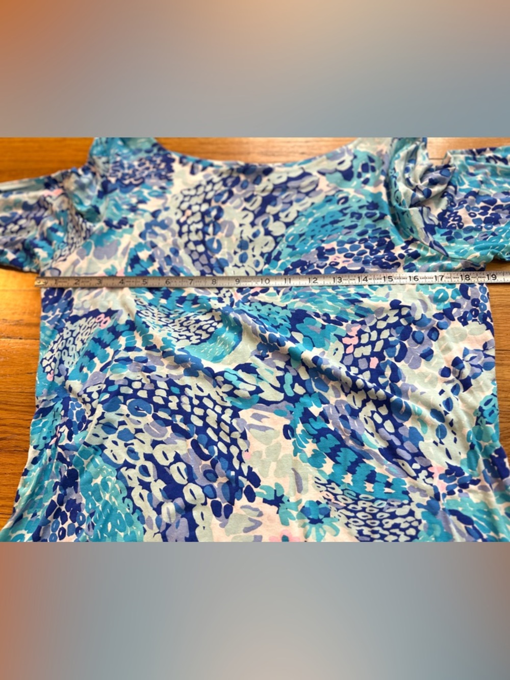 Lilly Pulitzer Medium, Fontaine Bell Sleeve "Wave After Wave" PTP 18.5" like new - Picture 4 of 8